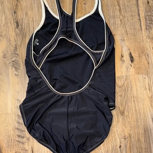 Nike Black Athletic One-Piece Swimsuit - Picture 3 of 4